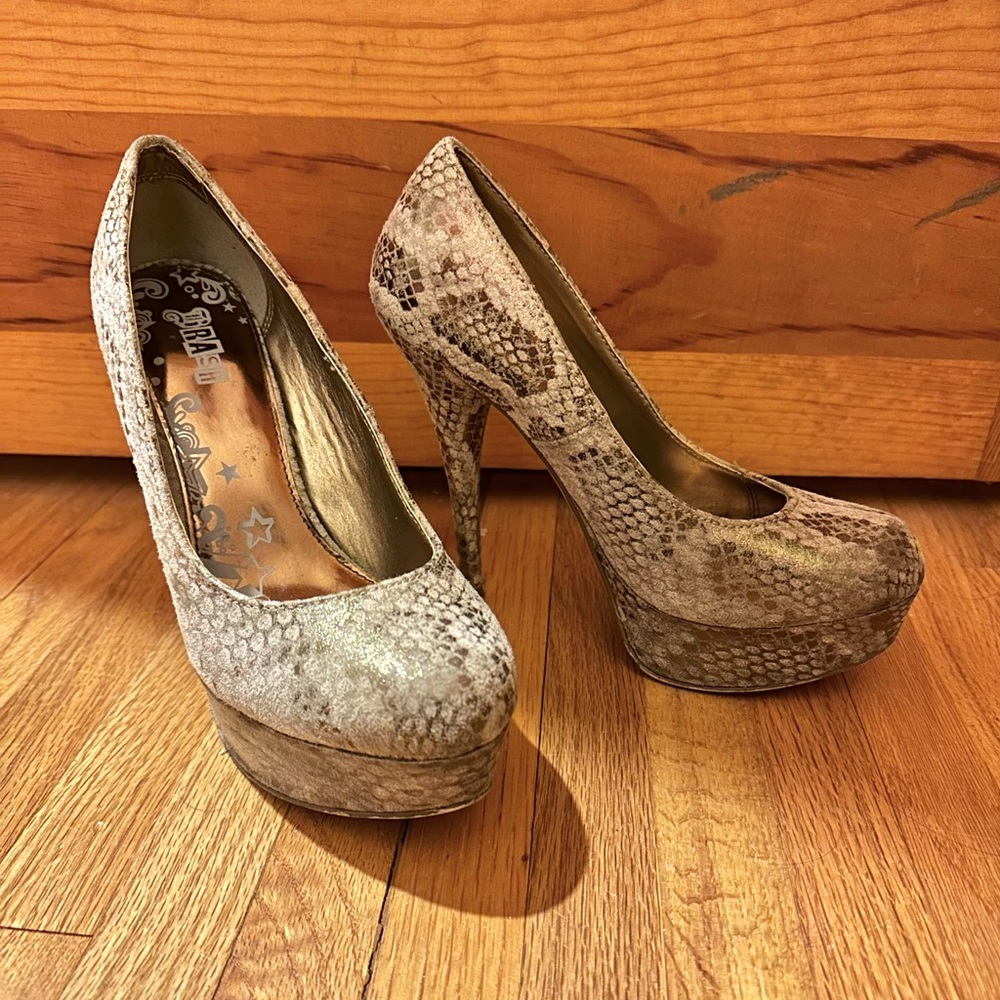 Gold/shimmery snake skin pattern heels, size 6.5, by BRASH